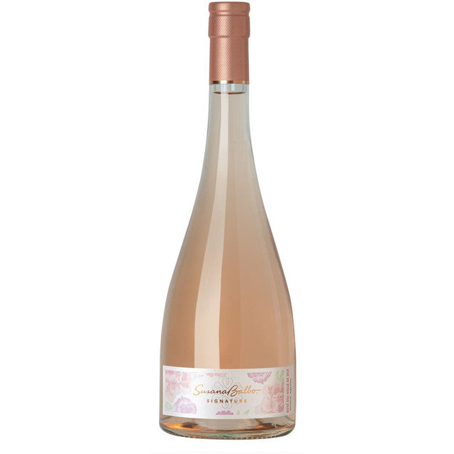 Elegant pale salmon pink color. The nose displays a fine floral profile, with delicate hints of nuts. On the mouth, its freshness and juicy acidity are in perfect combination with flavors of currants and strawberries.