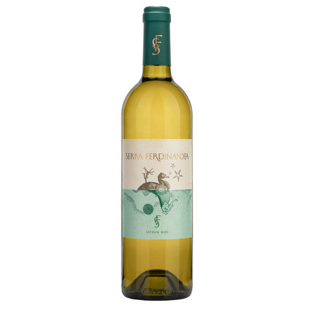 The Bianco white wine from the Sicilian winery Serra Ferdinandea is a blend of two worlds, combining France and Italy through a 50% of Grillo and 50% of Sauvignon Blanc.